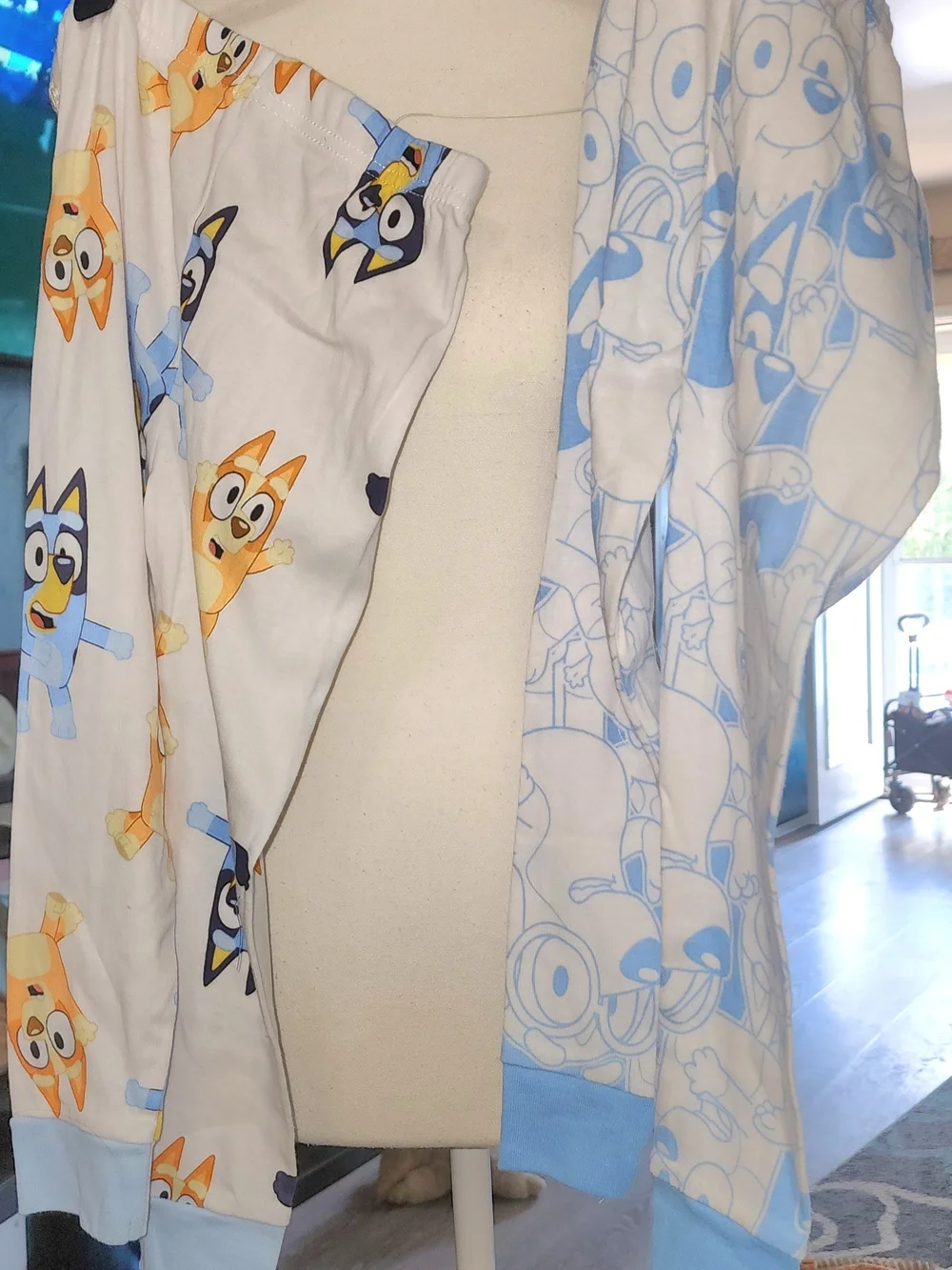 Bluey Kids Pajama Set - Blue & White Character Print Sz 4T NWT